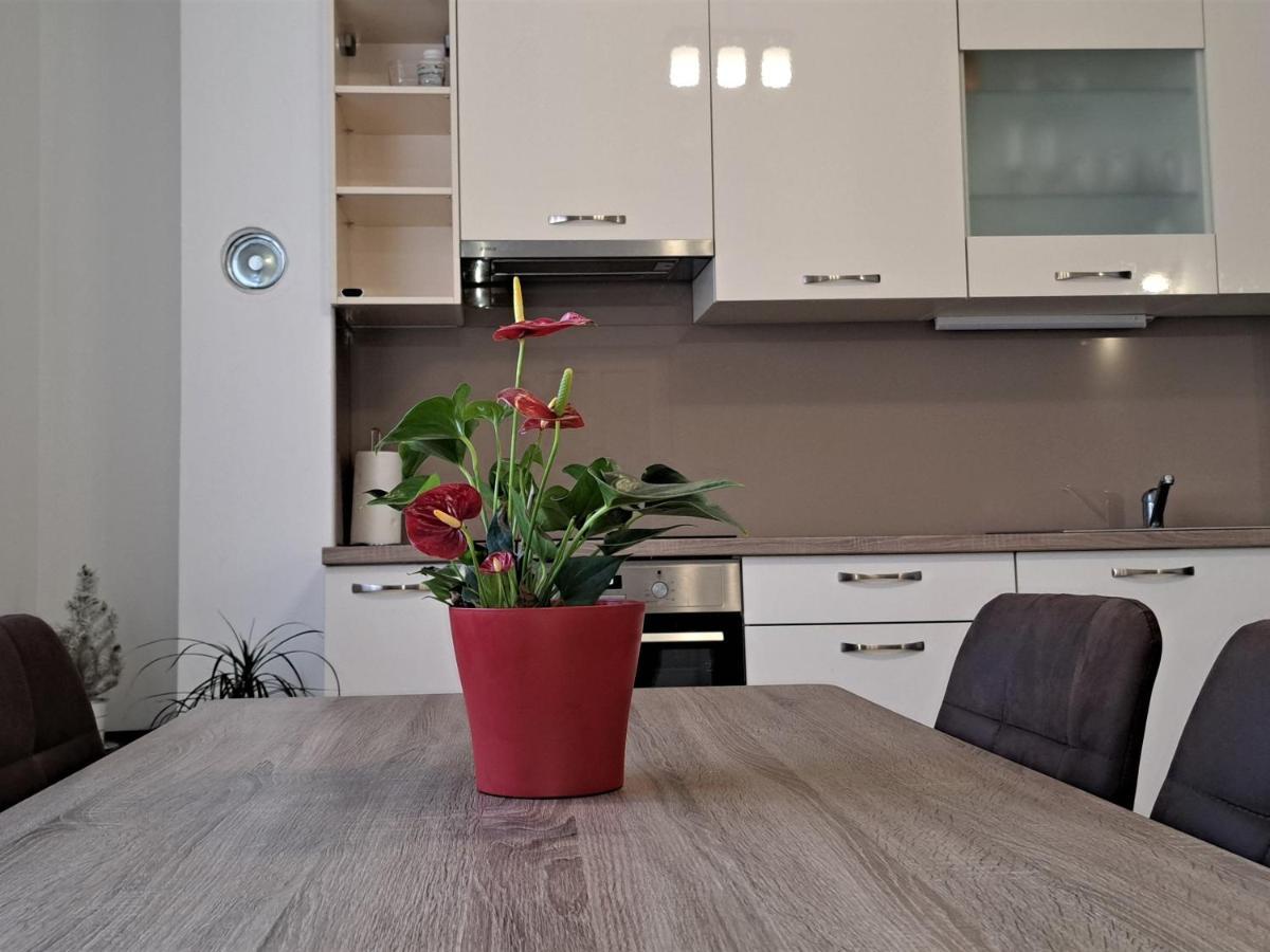 Holiday Apartman Kastela Exterior photo