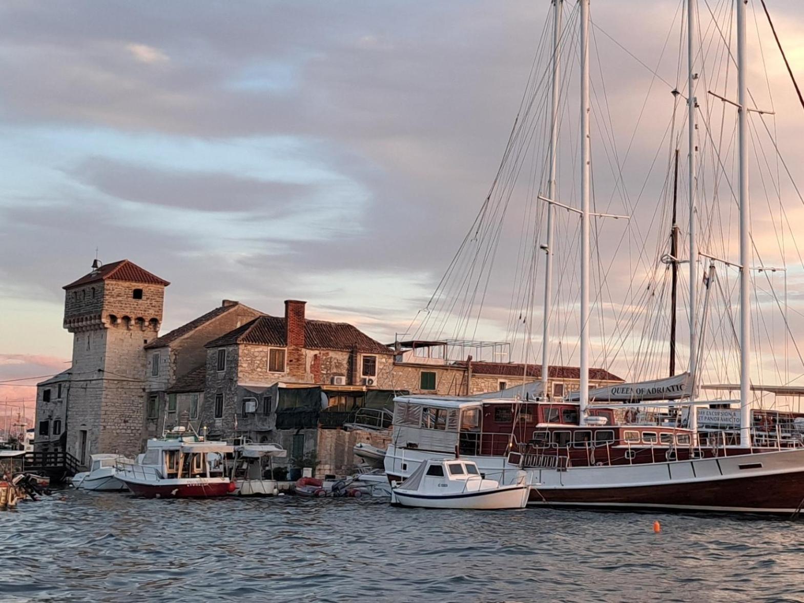 Holiday Apartman Kastela Exterior photo
